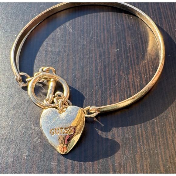 Guess Heart Bangle Gold Tone Bracelet 2.5 Inches Toggle Closure - Picture 2 of 5